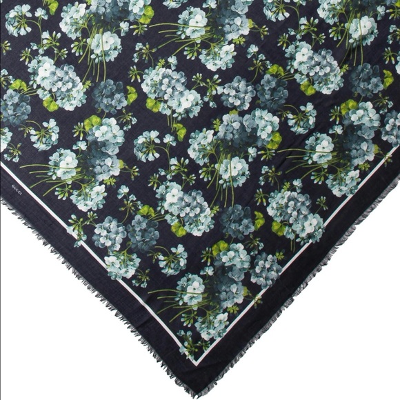 NWT Authentic Gucci Signature Floral Prints Large Shawl Scarf Silk Blend - Picture 12 of 12